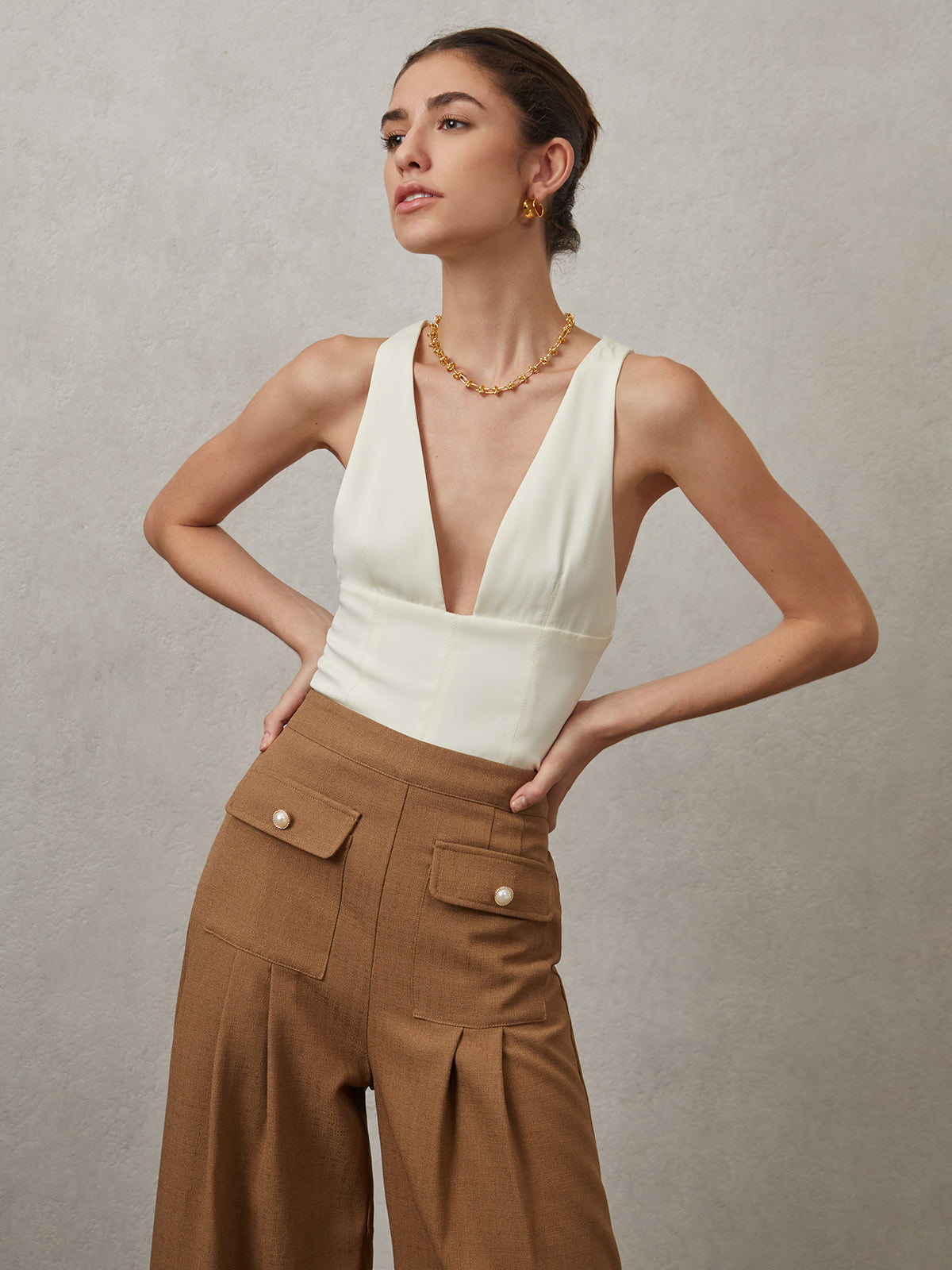 Old Money Solid V-Neck Tank Top