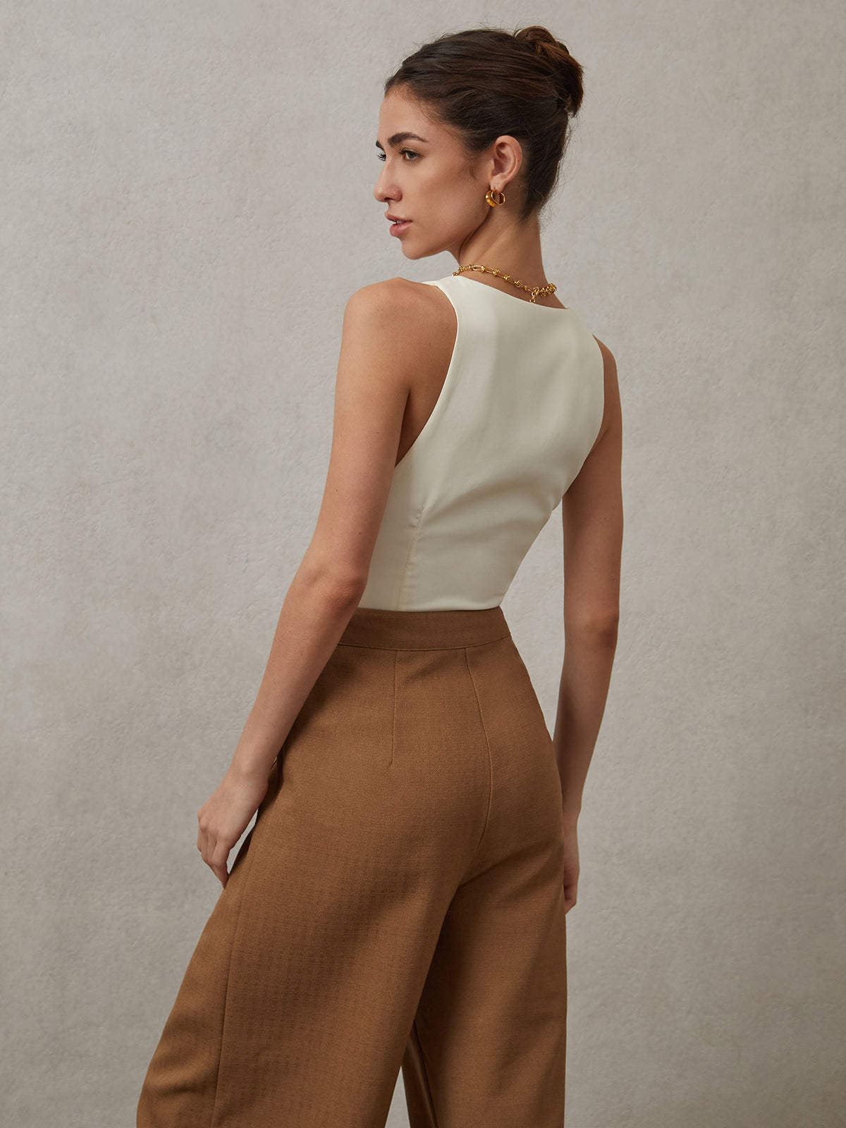 Old Money Solid V-Neck Tank Top