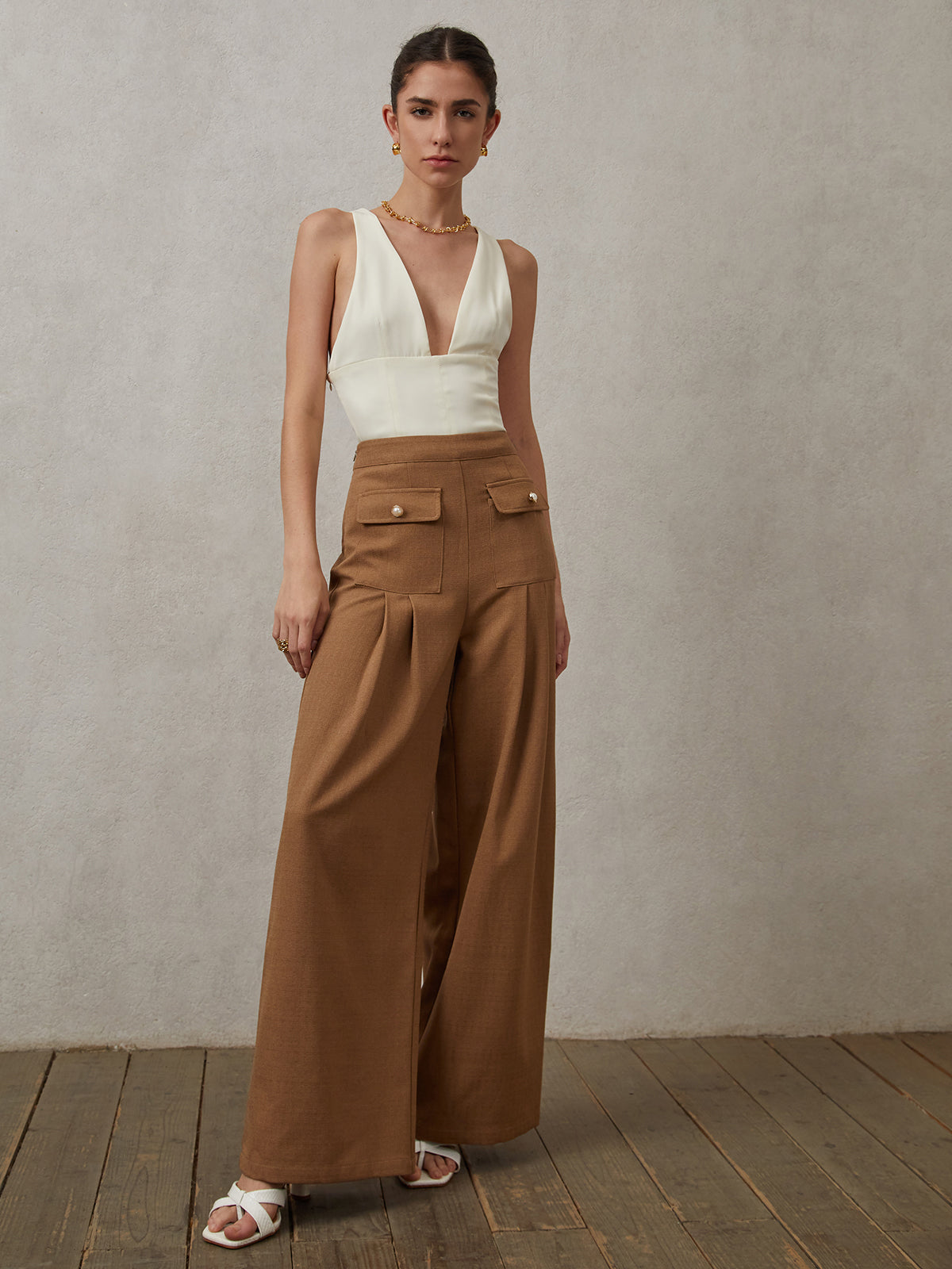 Old Money Solid V-Neck Tank Top